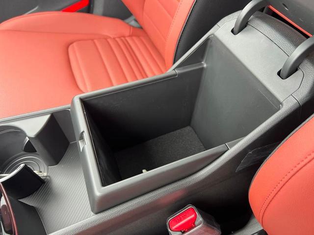 Photo of 2025 Fusion Black Kia Sportage Hybrid