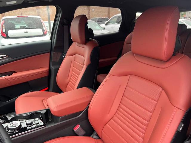 Photo of 2025 Fusion Black Kia Sportage Hybrid