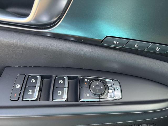 Photo of 2025 Aurora Blue Kia Carnival Hybrid