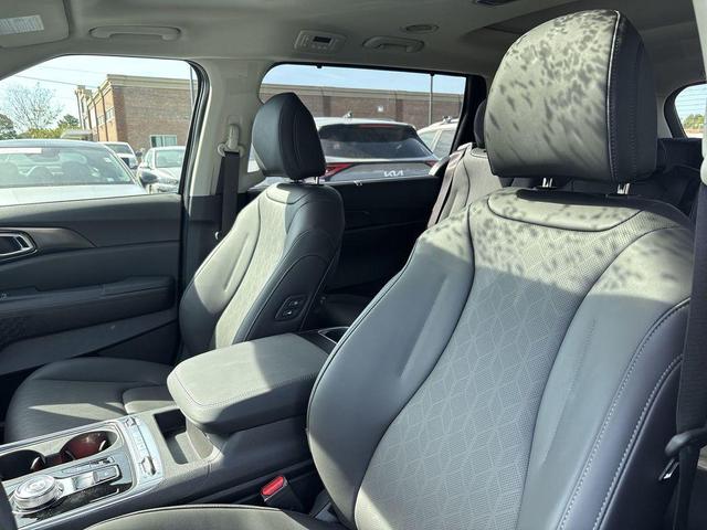 Photo of 2025 Aurora Blue Kia Carnival Hybrid