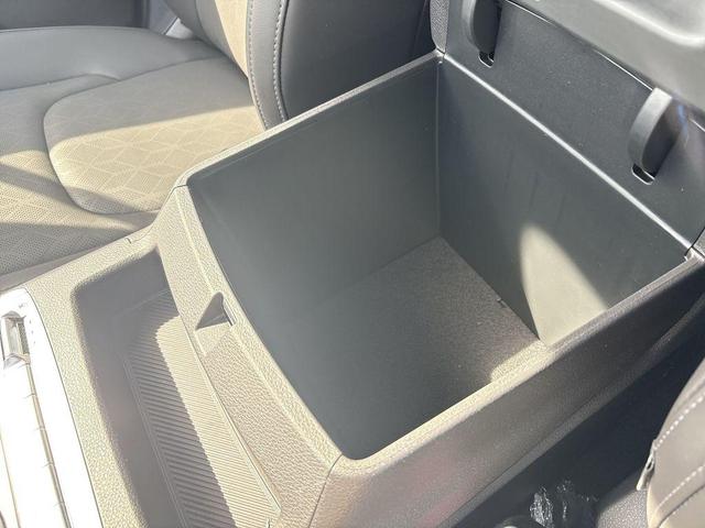 Photo of 2025 Aurora Blue Kia Carnival Hybrid