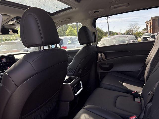 Photo of 2025 Aurora Blue Kia Carnival Hybrid