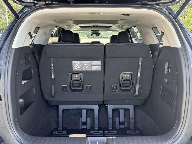 Photo of 2025 Aurora Blue Kia Carnival Hybrid