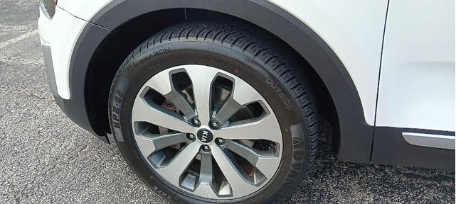 Photo of 2020 Snow White Pearl Kia Telluride