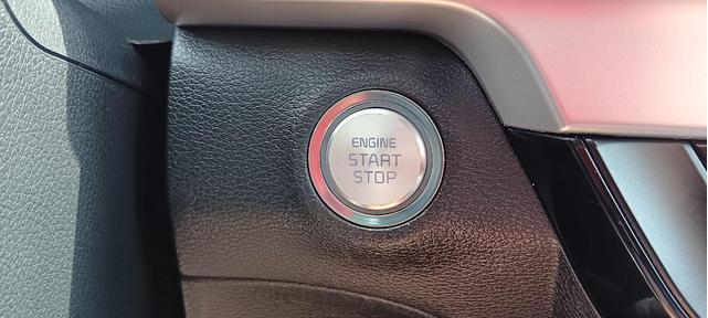 Photo of 2020 Snow White Pearl Kia Telluride