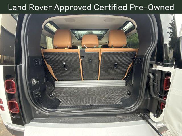 Photo of 2023 Fuji_White Land Rover Defender