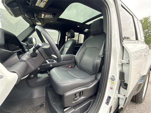Photo of 2024 Fuji White Land Rover Defender