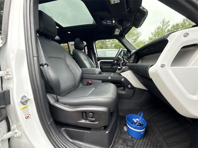 Photo of 2024 Fuji White Land Rover Defender