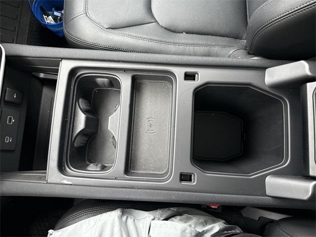 Photo of 2024 Fuji White Land Rover Defender