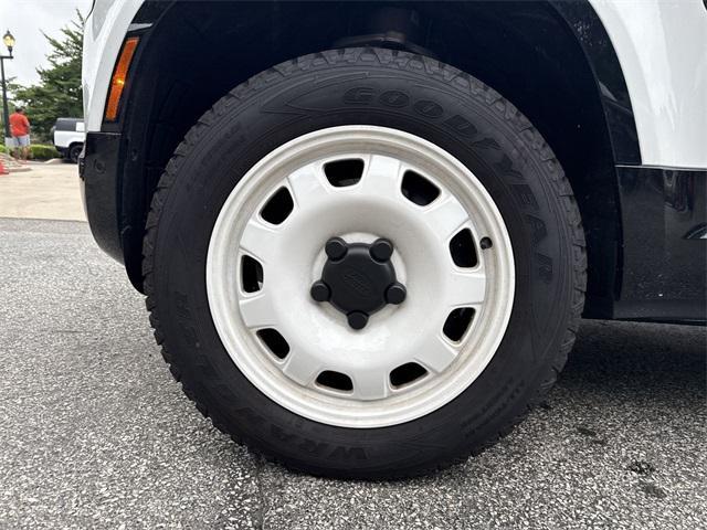 Photo of 2024 Fuji White Land Rover Defender