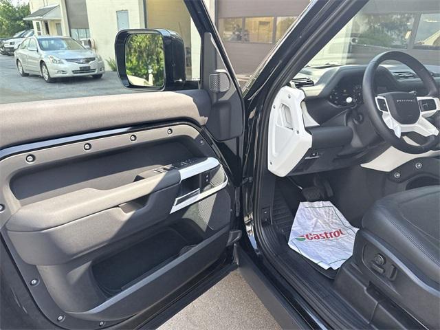 Photo of 2024 SANTORINI_BLACK Land Rover Defender
