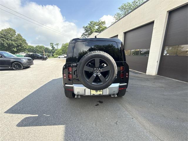 Photo of 2024 SANTORINI_BLACK Land Rover Defender