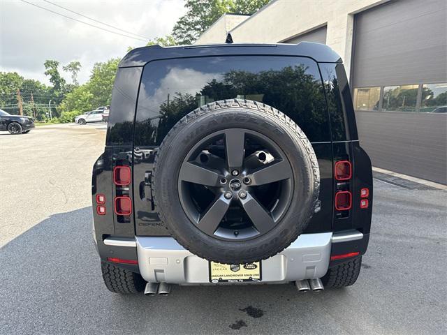 Photo of 2024 SANTORINI_BLACK Land Rover Defender
