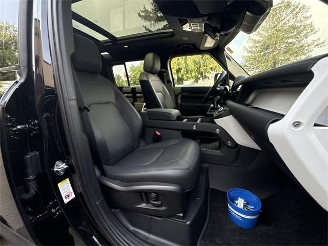 Photo of 2024 SANTORINI_BLACK Land Rover Defender