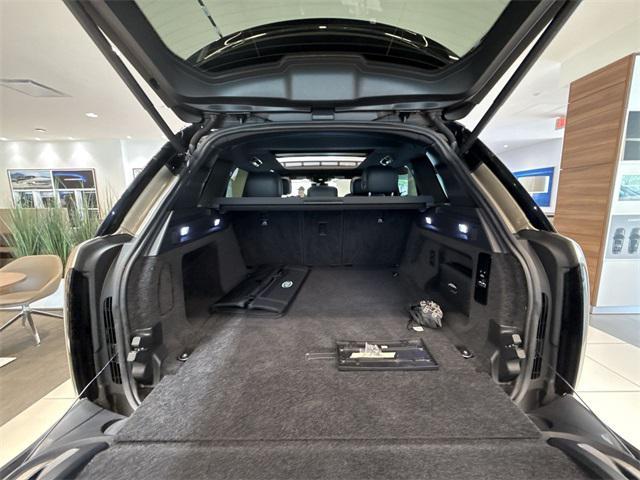 Photo of 2023 SUNSET GOLD Land Rover Range Rover
