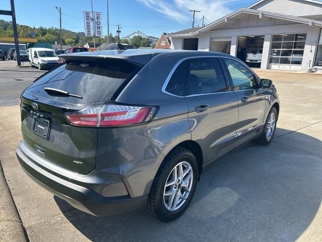 Photo of 2023 Carbonized Gray Metallic Ford Edge