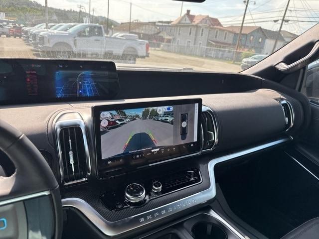 Photo of 2025 Dark Matter Gray Metallic Ford Expedition