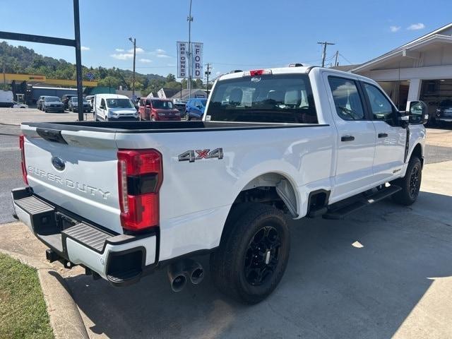 Photo of 2023 Oxford White Ford F-250