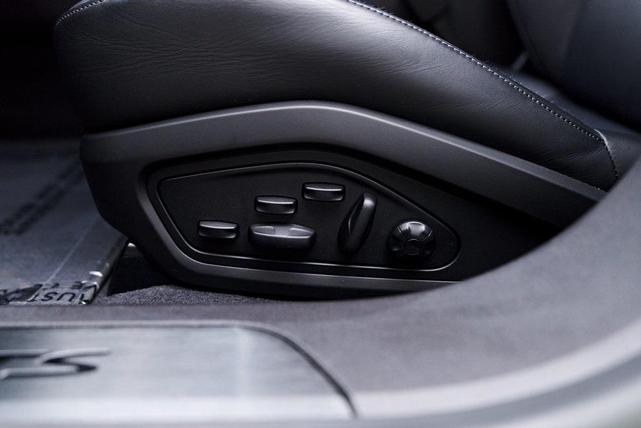 Photo of 2023  Porsche Taycan
