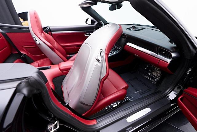 Photo of 2019 Jet Black Metallic Porsche 911