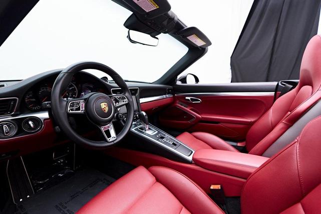 Photo of 2019 Jet Black Metallic Porsche 911