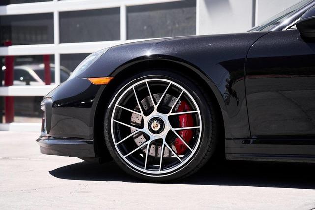 Photo of 2019 Jet Black Metallic Porsche 911