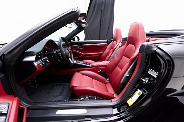 Photo of 2019 Jet Black Metallic Porsche 911