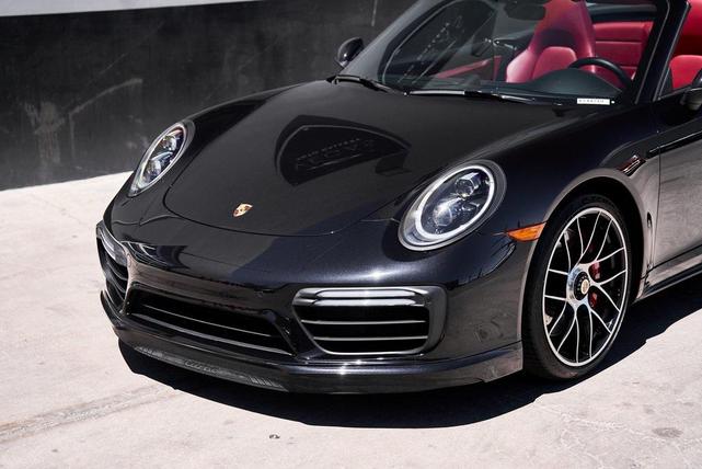 Photo of 2019 Jet Black Metallic Porsche 911