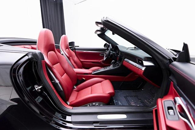 Photo of 2019 Jet Black Metallic Porsche 911