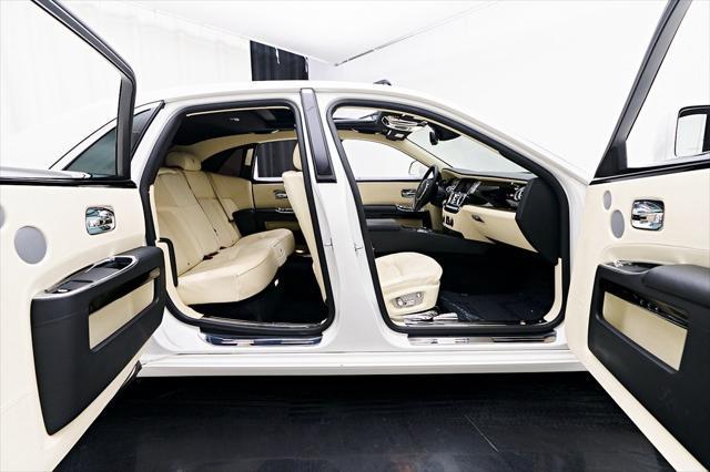 Photo of 2012 White Rolls-Royce Ghost