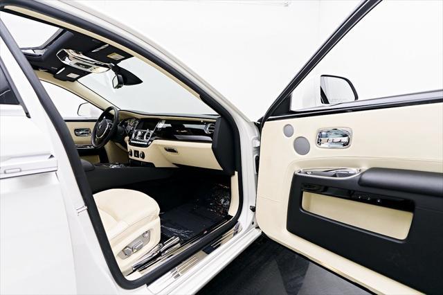 Photo of 2012 White Rolls-Royce Ghost