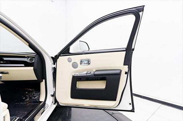 Photo of 2012 White Rolls-Royce Ghost