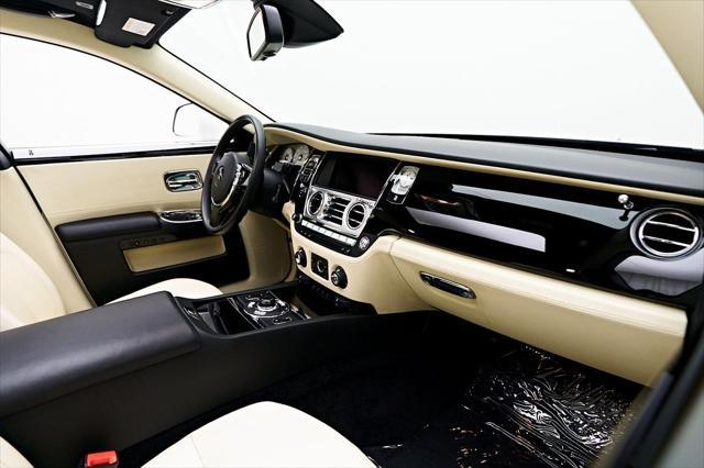 Photo of 2012 White Rolls-Royce Ghost
