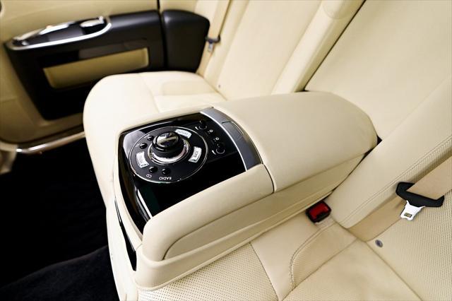 Photo of 2012 White Rolls-Royce Ghost