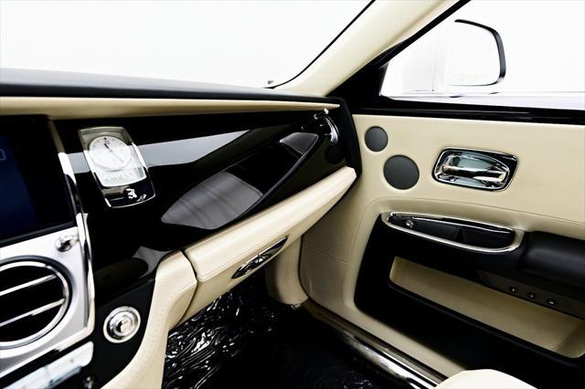 Photo of 2012 White Rolls-Royce Ghost