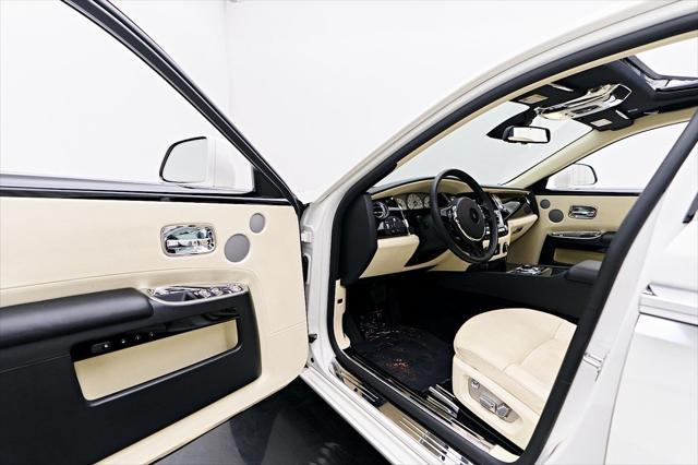 Photo of 2012 White Rolls-Royce Ghost