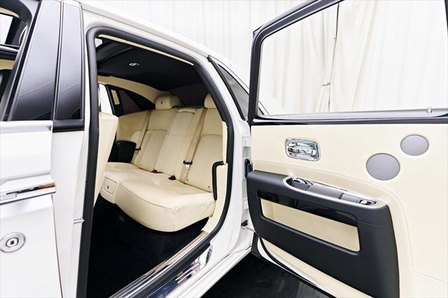 Photo of 2012 White Rolls-Royce Ghost