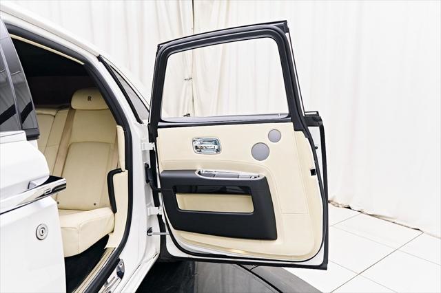 Photo of 2012 White Rolls-Royce Ghost