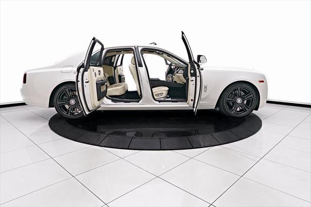 Photo of 2012 White Rolls-Royce Ghost