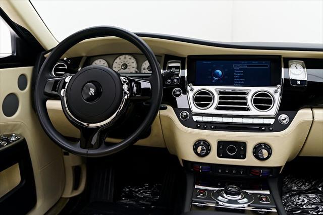 Photo of 2012 White Rolls-Royce Ghost