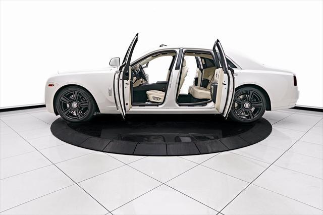 Photo of 2012 White Rolls-Royce Ghost