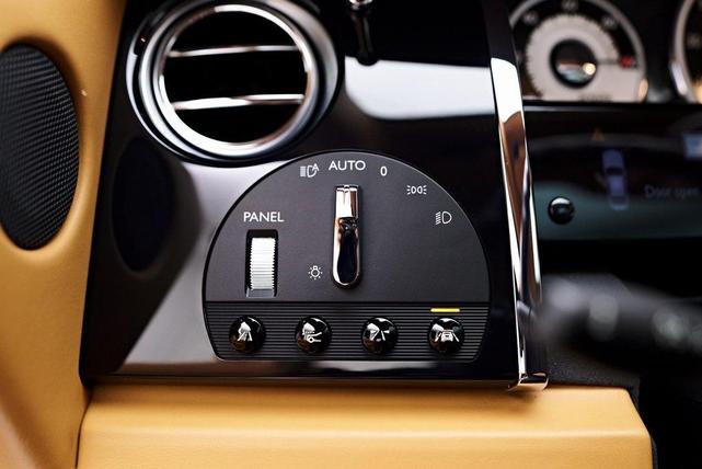 Photo of 2015 Madeira Red Rolls-Royce Wraith