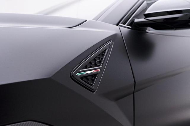 Photo of 2023 Gray Lamborghini Urus