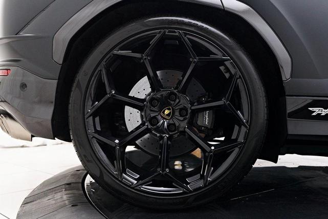 Photo of 2023 Gray Lamborghini Urus