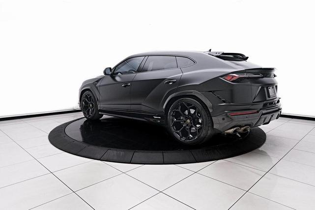 Photo of 2023 Gray Lamborghini Urus
