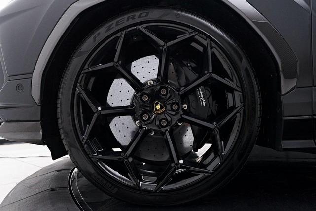 Photo of 2023 Gray Lamborghini Urus