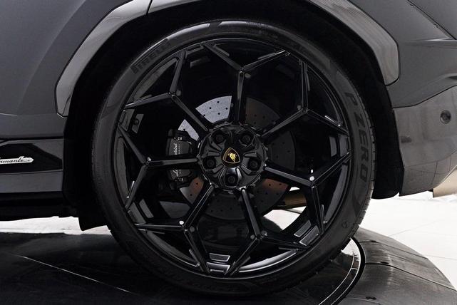 Photo of 2023 Gray Lamborghini Urus