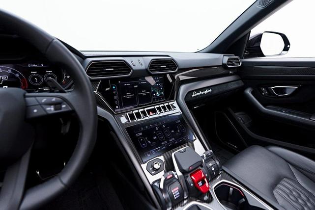 Photo of 2023 Gray Lamborghini Urus