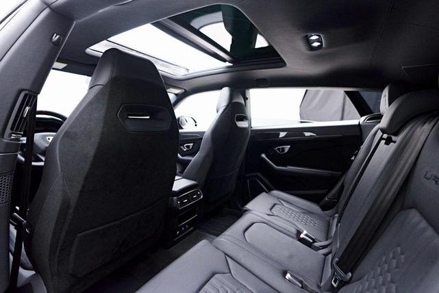 Photo of 2023 Gray Lamborghini Urus