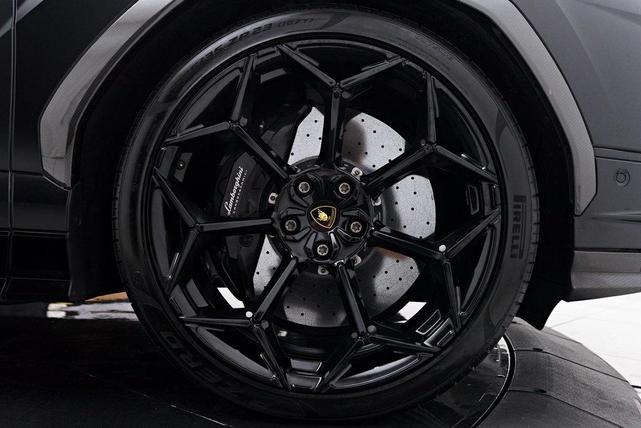 Photo of 2023 Gray Lamborghini Urus
